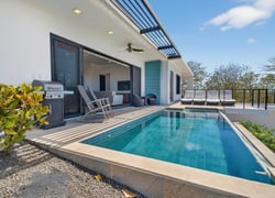 House with pool sea view 400 m from the beach